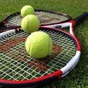 Lawn Tennis at Sonagarh Fort Resort — Tennis rackets and balls on the grass